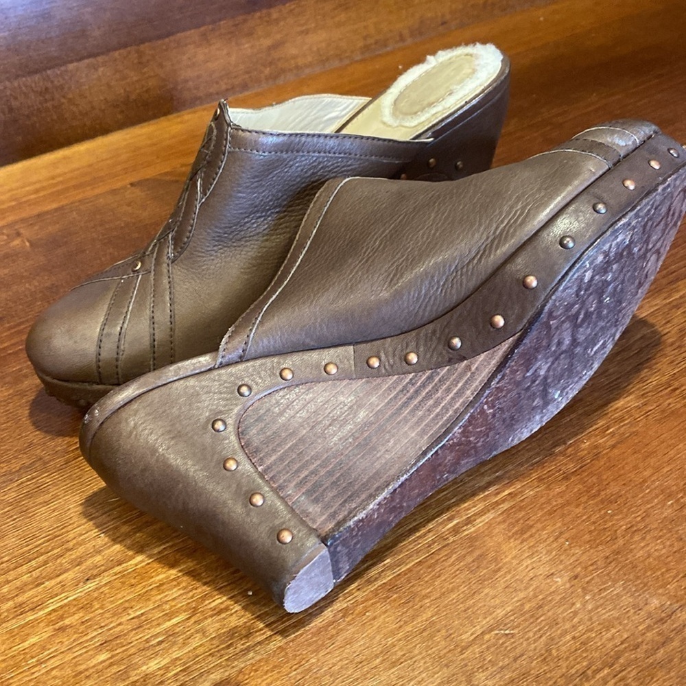 Ugg Australia Abigail chocolate Brown Leather Clogs Wedge Sandals Studded Sz 10 - Picture 8 of 13